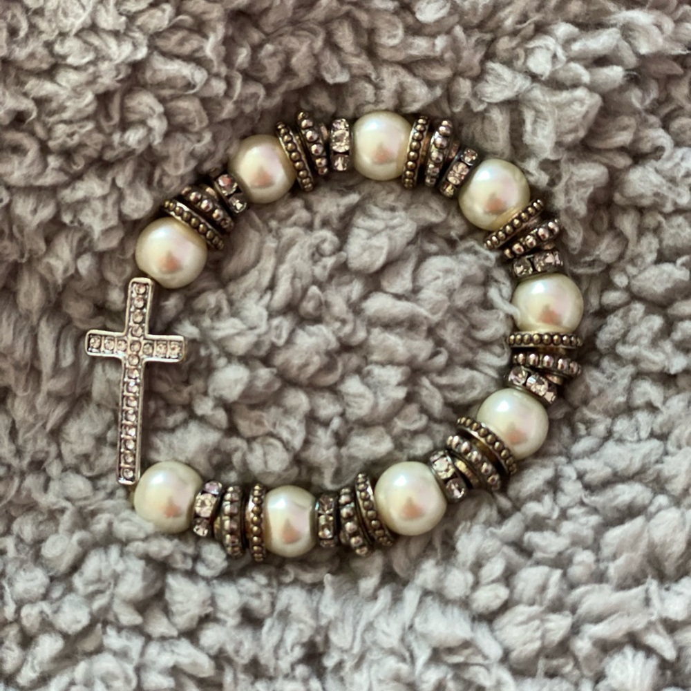 Women’s bracelet with cross